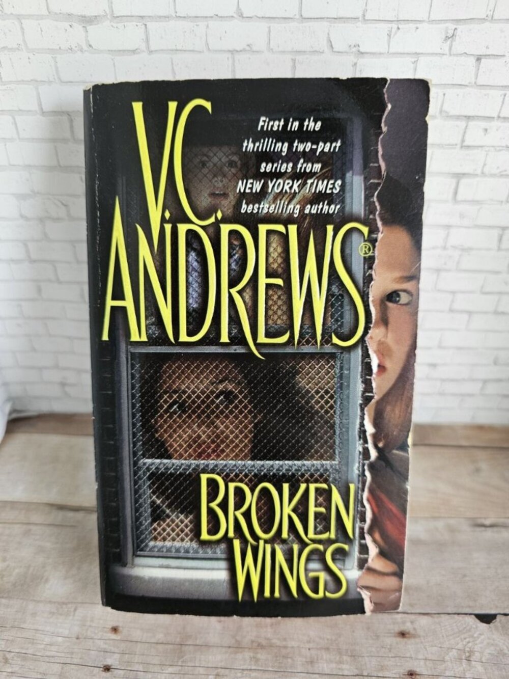 Vintage 2003 V.C. Andrews Broken Wings Pocket Star Paperback Foldout Cover